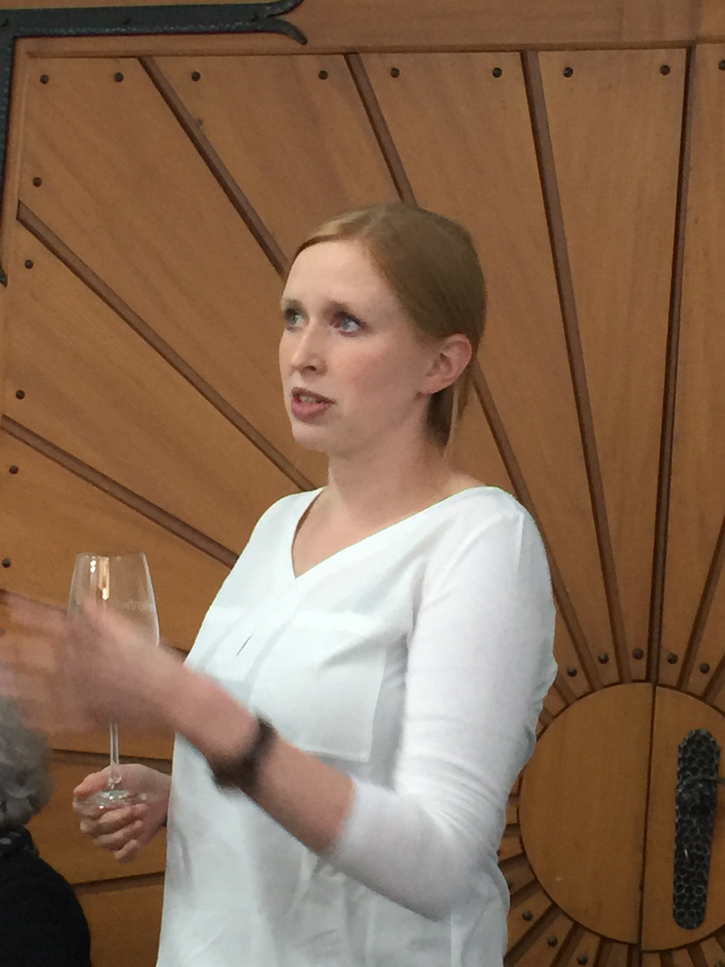 Julia Bertram präsentiert dem Collegium Vini ihre Weine