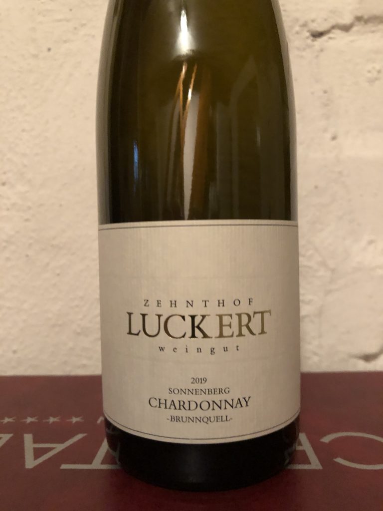 2019 Sonnenberg Chardonnay vom Zehnthof Luckert - Ein glasklarer, sortentypischer Chardonnay mit feinen Aromen und wenig Holz - Dr. Klaus Schubäus